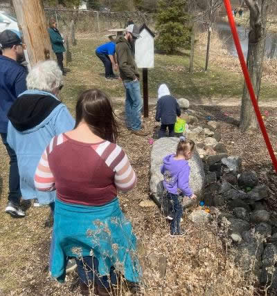 https://www.dundeemill.org/pictures/2023/1 egghunt1.jpg
